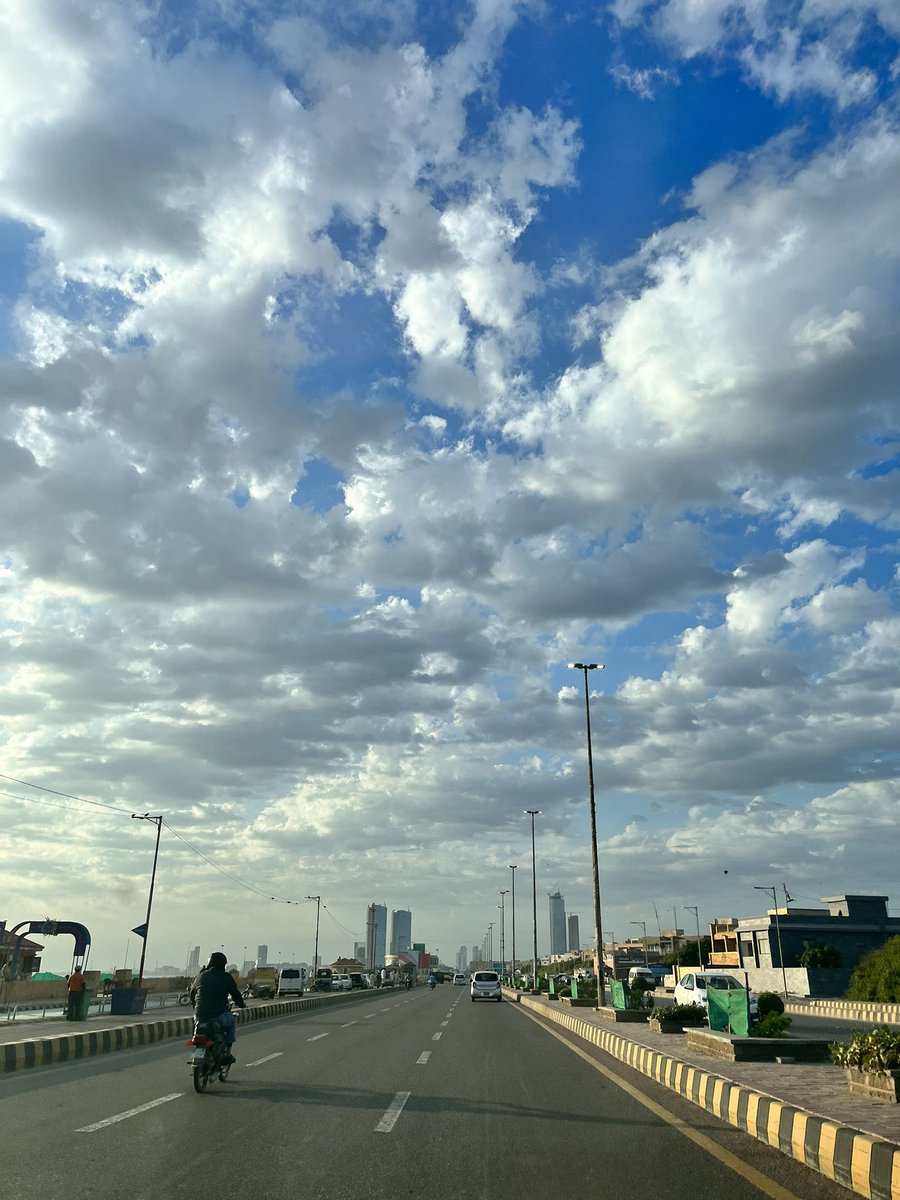AliyaanHusain94's tweet photo. i love karachi https://t.co/Dsuaw4Ly6J