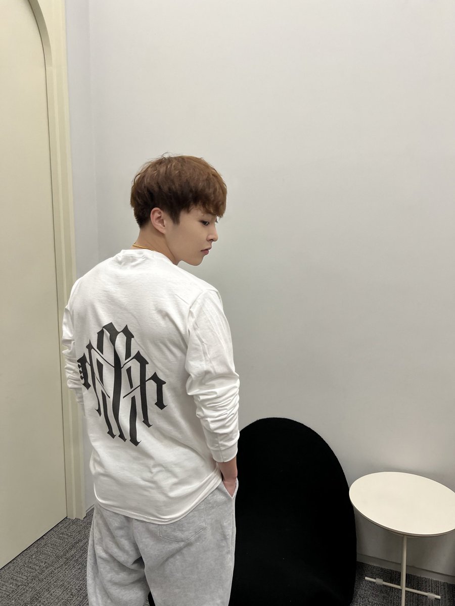 jj8alt's tweet photo. will really never forget how everyone's whipped with this basic XIUMIN first collaborative with represent, hnggg he was really givingg, i would die for the first pic😩 https://t.co/zeQ3IGAEJ0