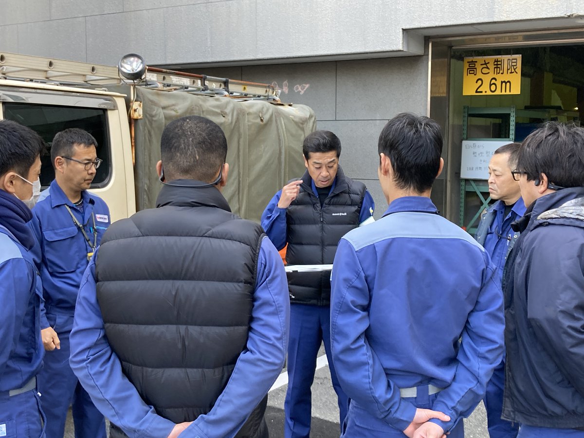 KANDEN_souhai's tweet photo. 当社は、北陸電力送配電管内の電力復旧に向けて、応援派遣を実施しています。新たに高圧発電機車20台、要員40名（大阪から19名、神戸から18名、本店から3名）を派遣しました。引き続き安全第一に、北陸電力送配電と協力しながら、迅速にできる限りの対応を行ってまいります。 https://t.co/CPLs5RR6Nn