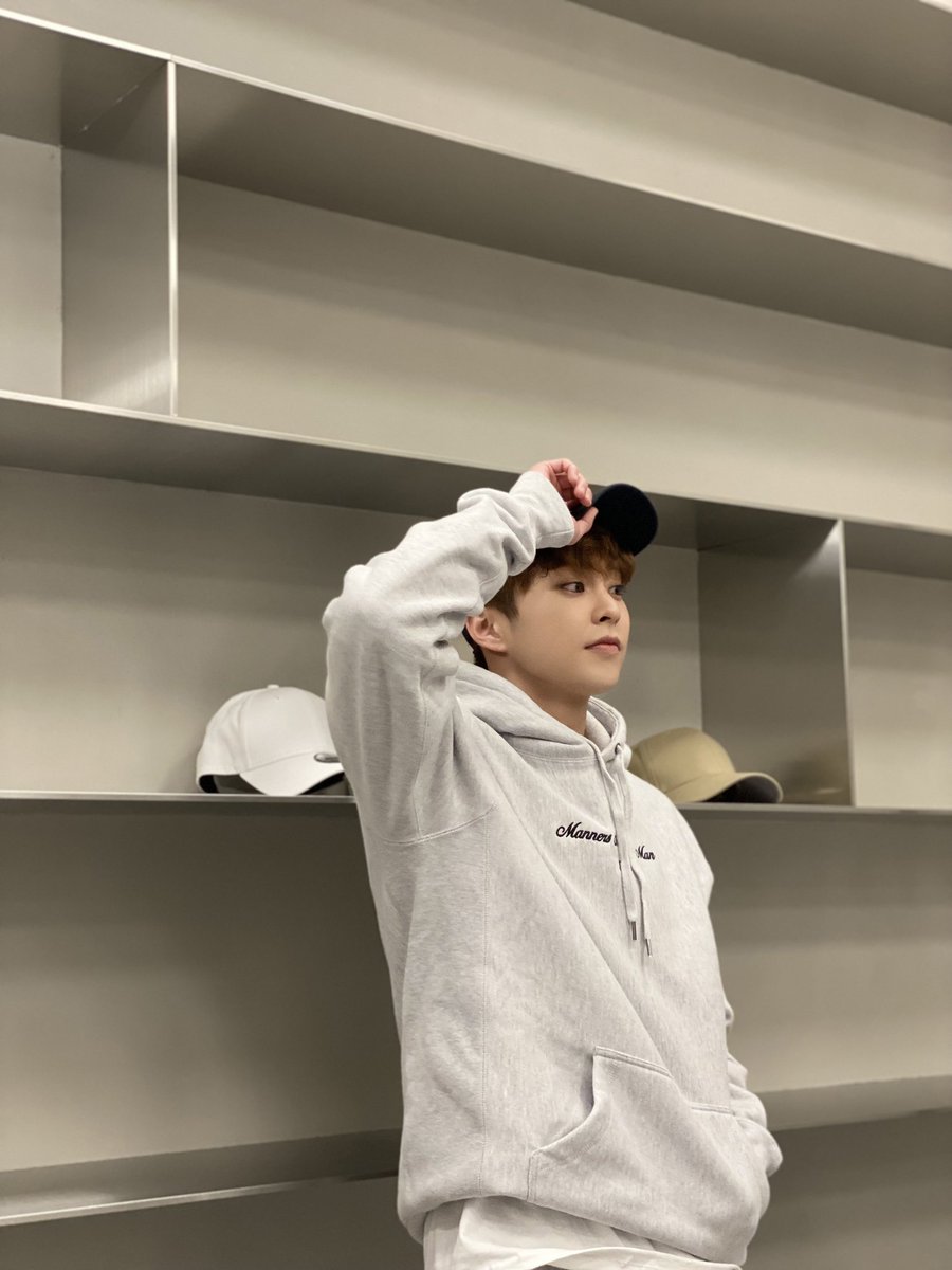 jj8alt's tweet photo. will really never forget how everyone's whipped with this basic XIUMIN first collaborative with represent, hnggg he was really givingg, i would die for the first pic😩 https://t.co/zeQ3IGAEJ0