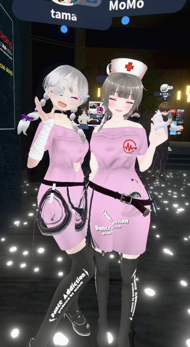 tama_renko's tweet photo. 今回はaimy社長の直前追加コスだったにも関わらずナース率めちゃ高くて驚愕w えっと…なんの店？？
3️⃣Maiちゃんと📸✨姪っ子みたいに可愛がりたくなるｳﾁです…
4️⃣MOMOさんと📸✨もう完全にファン化しているｳﾁです…
#mxizm #moonsize #月寸 #cluster https://t.co/AbFb3WyZ3i