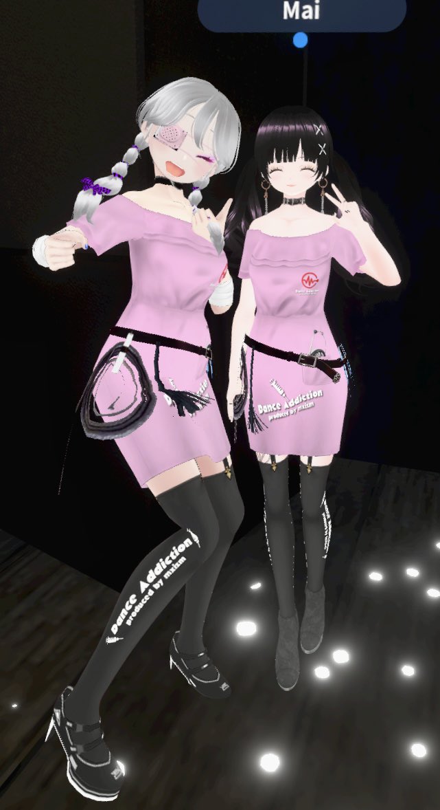 tama_renko's tweet photo. 今回はaimy社長の直前追加コスだったにも関わらずナース率めちゃ高くて驚愕w えっと…なんの店？？
3️⃣Maiちゃんと📸✨姪っ子みたいに可愛がりたくなるｳﾁです…
4️⃣MOMOさんと📸✨もう完全にファン化しているｳﾁです…
#mxizm #moonsize #月寸 #cluster https://t.co/AbFb3WyZ3i