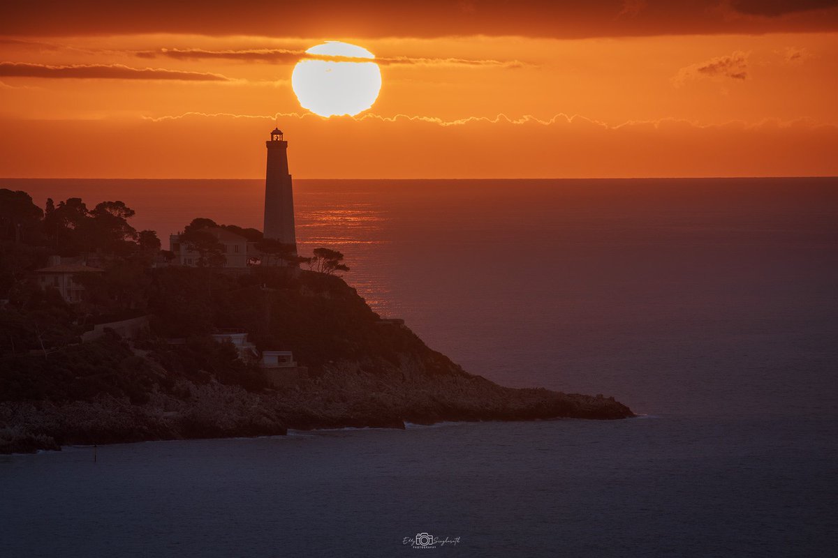 EddySingharath's tweet photo. "Chaque jour est une nouvelle chance de vivre ta vie avec passion et de laisser tes rêves devenir réalité."
#CotedAzurFrance #ILoveNice #ExploreNiceCotedAzur #DirectMétéo #Photography #Landscapes #Sunrise #MétéoFrance #LeverDeSoleil #SaintJeanCapFerrat #SJCF https://t.co/7IwVzWcyhd