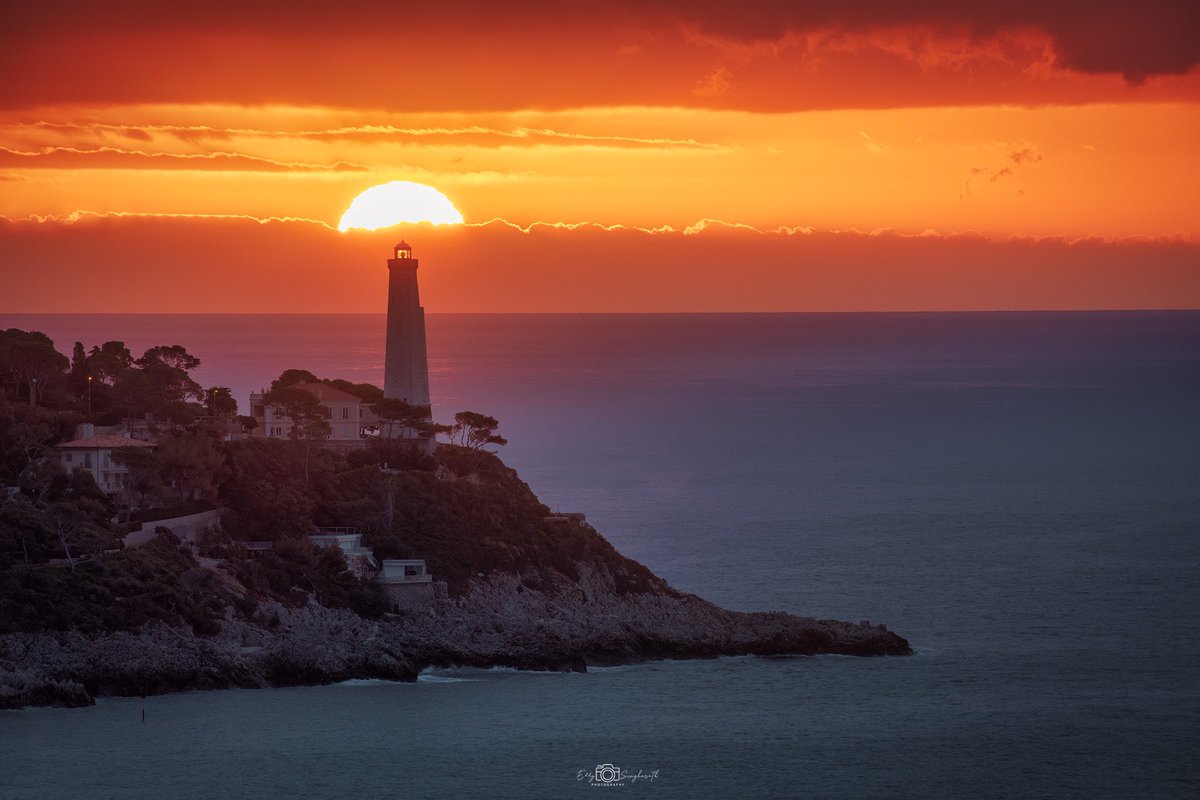 EddySingharath's tweet photo. "Chaque jour est une nouvelle chance de vivre ta vie avec passion et de laisser tes rêves devenir réalité."
#CotedAzurFrance #ILoveNice #ExploreNiceCotedAzur #DirectMétéo #Photography #Landscapes #Sunrise #MétéoFrance #LeverDeSoleil #SaintJeanCapFerrat #SJCF https://t.co/7IwVzWcyhd