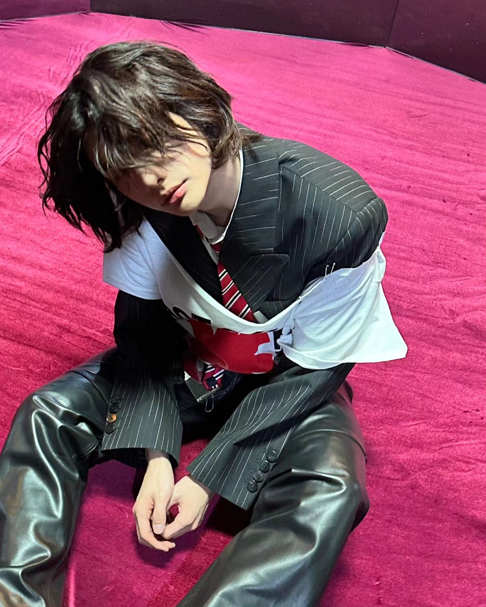 Hyunjin tweet media