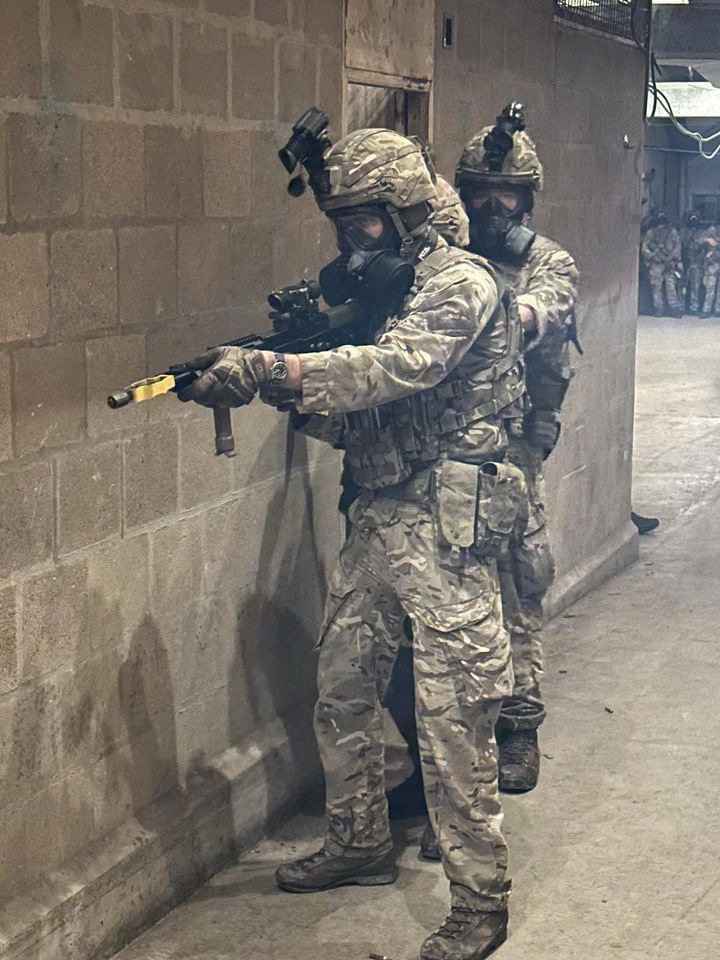 77 Fd Sqn (C-CBRN), supported by FALCON Sqn, recently deployed to Corsham Mines for Ex BUFFALO MOLE. This helped to prepare their RET operators for urban operations, and delivering C-CBRN effect in the subterranean environment. Great work! 💪

<a href="/28EngrRegt/">28 Engr Regt (C-CBRN)</a>

#SapperFamily #tbt