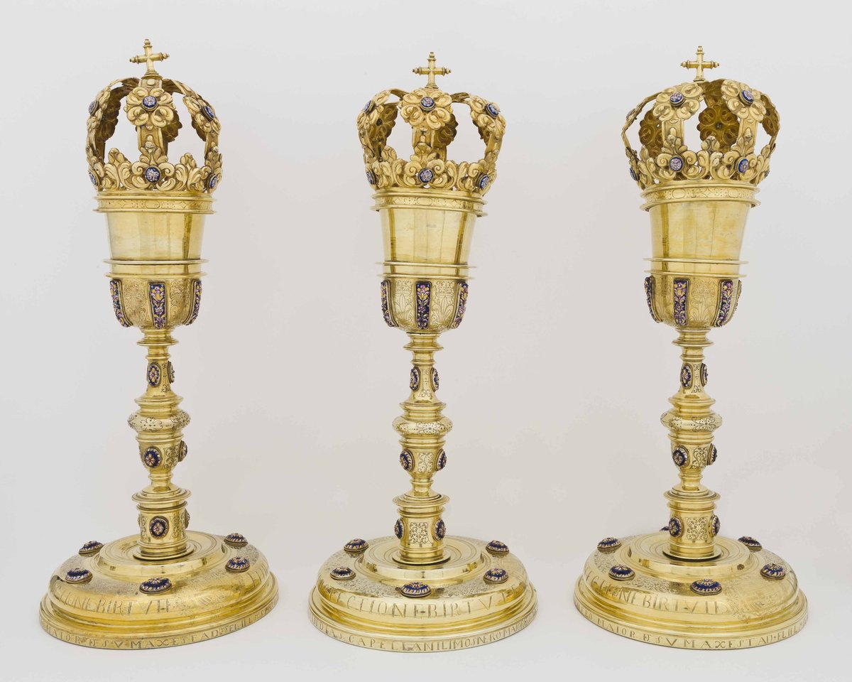 Todos los años por el Día de la Adoración de los Reyes, los soberanos españoles ofrecían tres cálices con incienso, oro y mirra en una ceremonia que tenía lugar en la capilla real con asistencia del patriarca de Indias y toda la corte a imagen y semejanza de los magos de Oriente.
