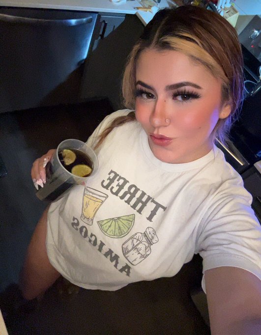 relaxing wbu https://t.co/M5GrVIWe1R