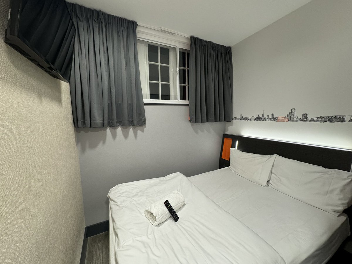 PettittEmily's tweet photo. £34 easyHotel in Ipswich town centre. Not perfect, but I’m very much a fan of the concept of no-thrills hotel rooms sold very cheaply when all you need is a bed for the night. Now to find breakfast, which is not included, shockingly. 😉 https://t.co/FCZtWbzyaN