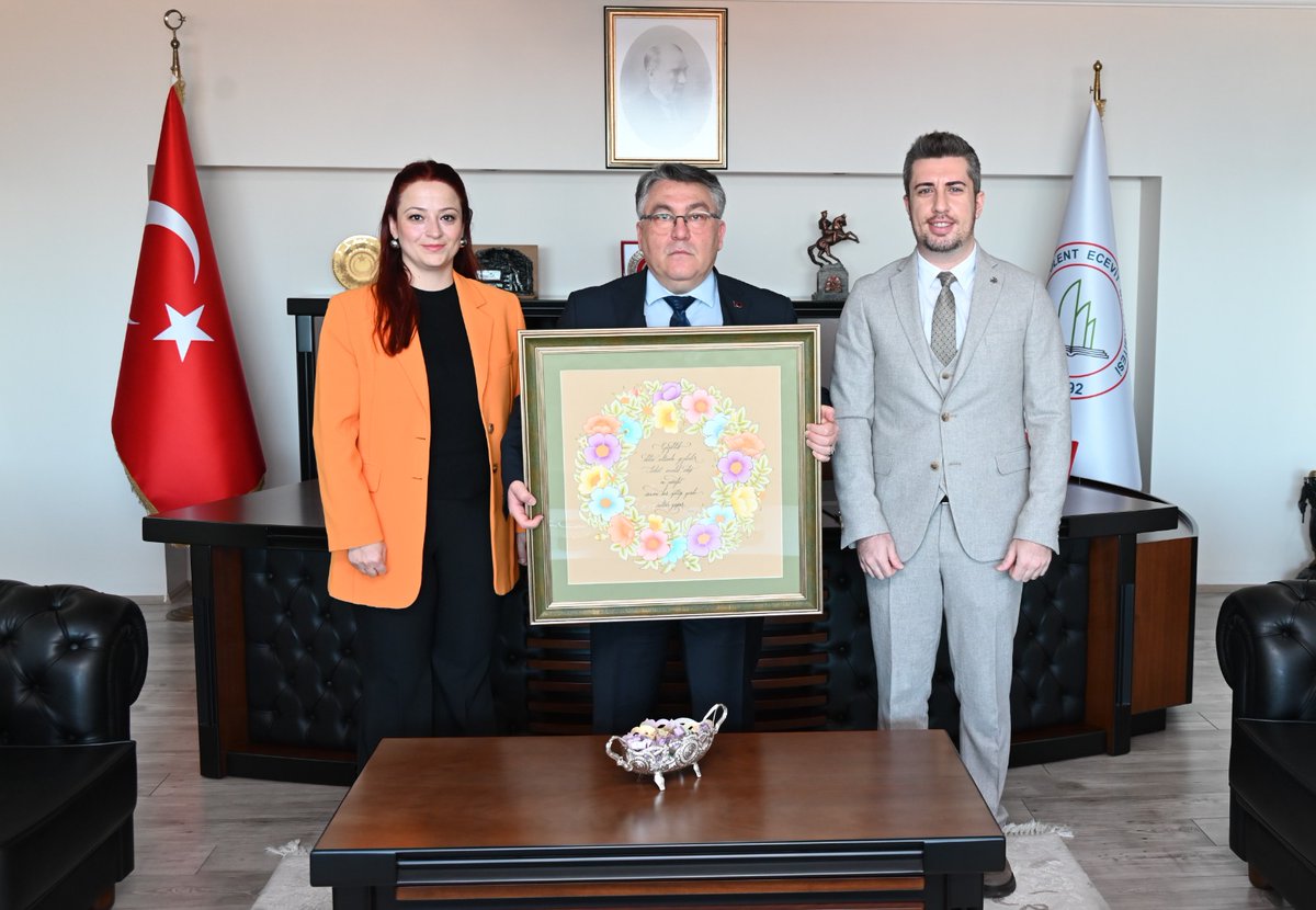 beunedutr's tweet photo. 📌ZBEÜ Rektörü Prof. Dr. @ihozolcer, 750. Sene-i Devriyesinde Hz. Mevlana’yı Anma ve Şeb-i Arus Töreni’nin gerçekleştirilmesine katkı sunan Dr. Öğr. Gör. Cemal Gümüş ve Öğr. Gör. Merve Yıldırım’a teşekkür belgesi takdim etti.

https://t.co/uJ5L0CTAwD

#ZBEÜ https://t.co/Mbwwoy4j5r