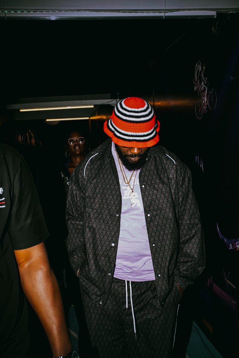 yinxapparel's tweet image. Commanding the stage with style! @Odumodublvck_  slays in the YINX black patterned tracksuit and shorts as he performs in back to back shows in Lagos, Nigeria.

Collection now available. at yinxapparel.com. 🎤✨ 

#YINXApparel #Fashion
#YINX&amp;amp;Odumodublvck #Lifestyle