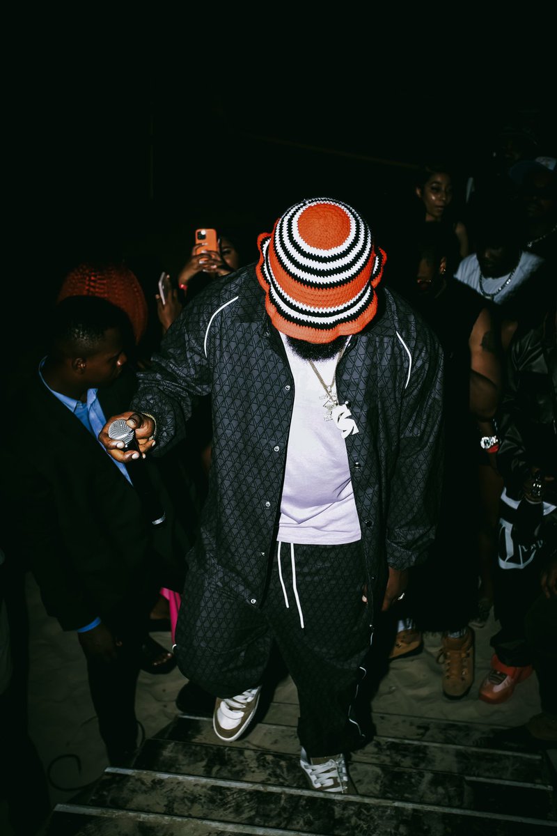 yinxapparel's tweet image. Commanding the stage with style! @Odumodublvck_  slays in the YINX black patterned tracksuit and shorts as he performs in back to back shows in Lagos, Nigeria.

Collection now available. at yinxapparel.com. 🎤✨ 

#YINXApparel #Fashion
#YINX&amp;amp;Odumodublvck #Lifestyle