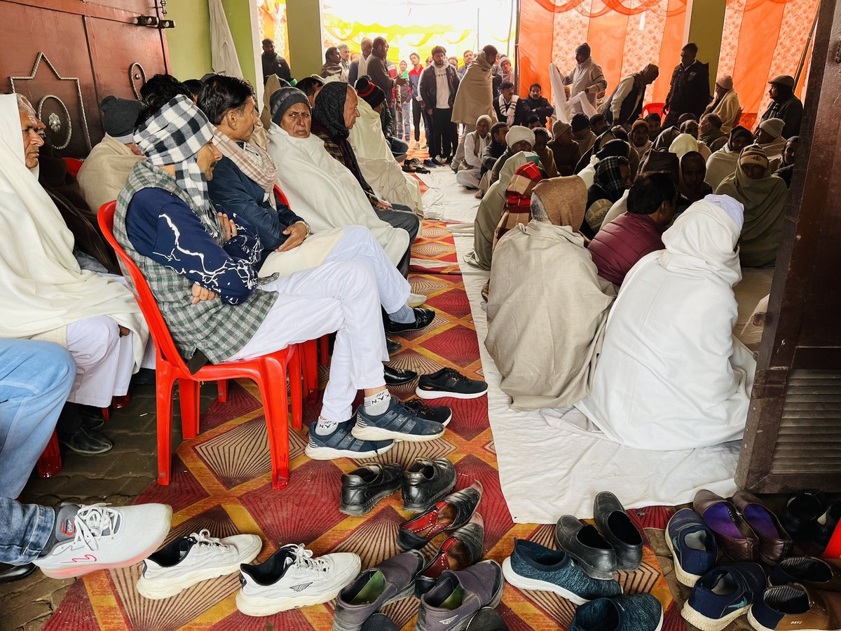 मुज़फ़्फ़रनगर 
ग्राम दतियाना के पूर्व प्रधान समाजसेवी श्री ब्रह्म सिंह जी कि शोकसभा में श्रद्धांजली अर्पित की !