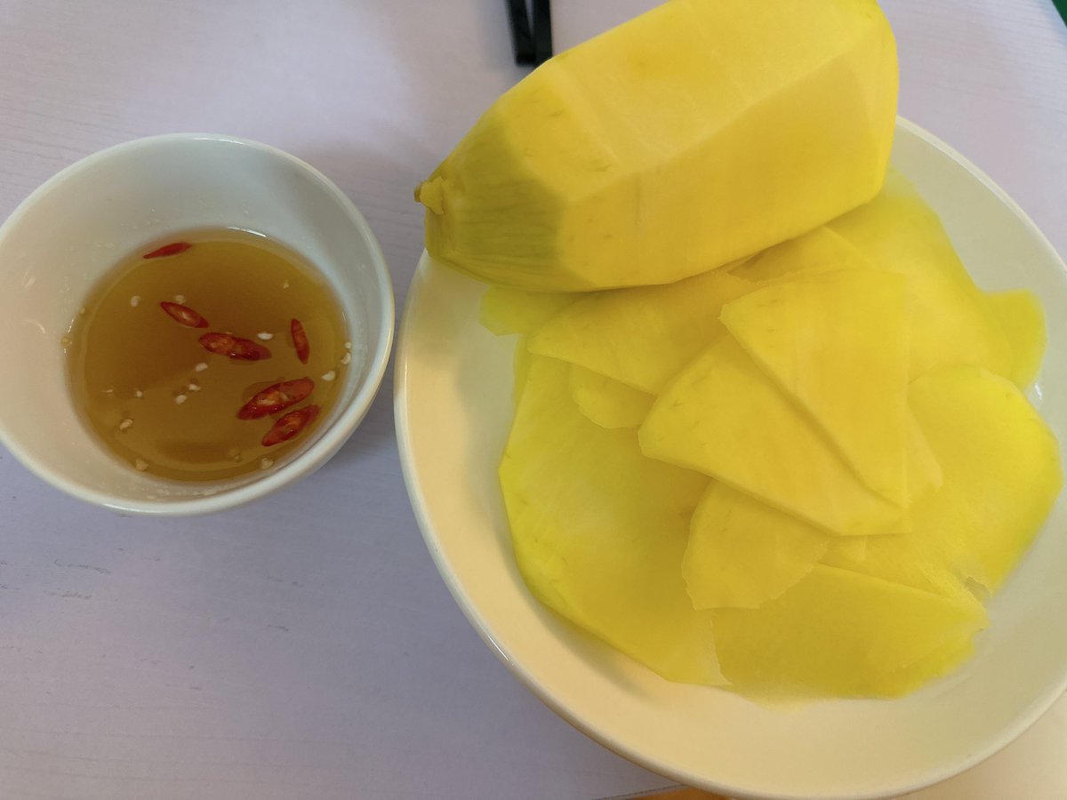 phamngan995's tweet photo. Có ai thèm chưa nè
#xoai #mamduong #anvat #traicay #tuongtac #cheo #cheox https://t.co/08IlDT25sY