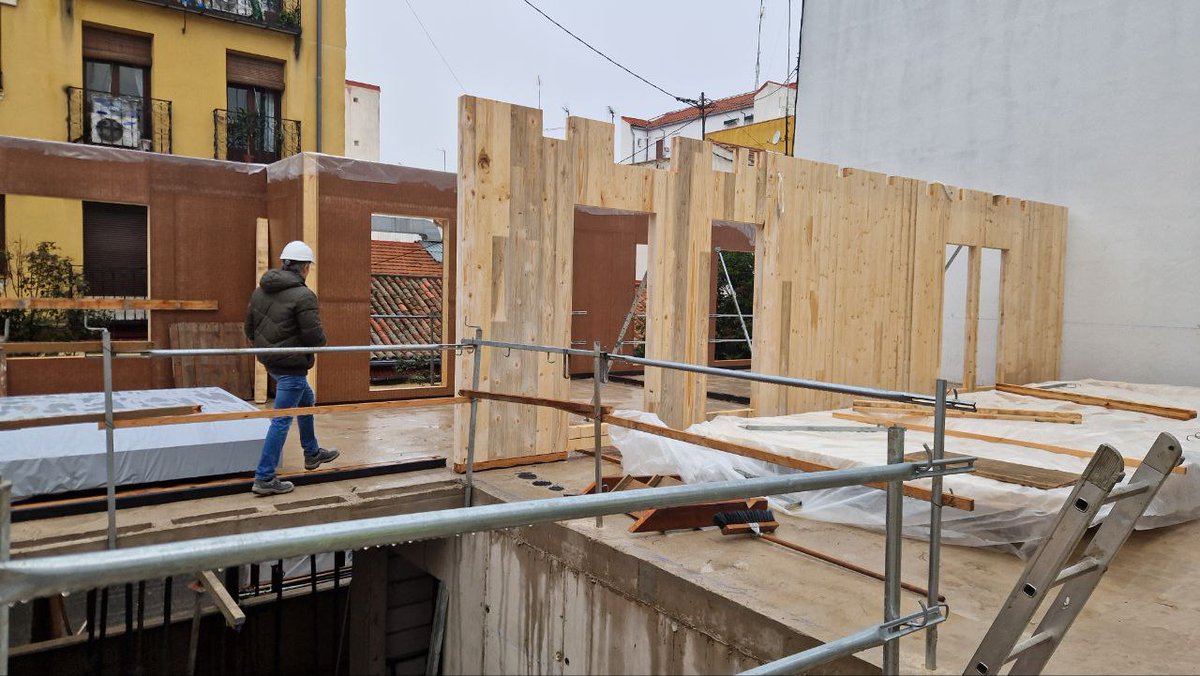sAtt_arq's tweet photo. Ni la lluvia nos para en #Topete, el primer #coliving de #madera de España.👷
Más info: https://t.co/s2IEj5D53O https://t.co/Pyclg85c7x