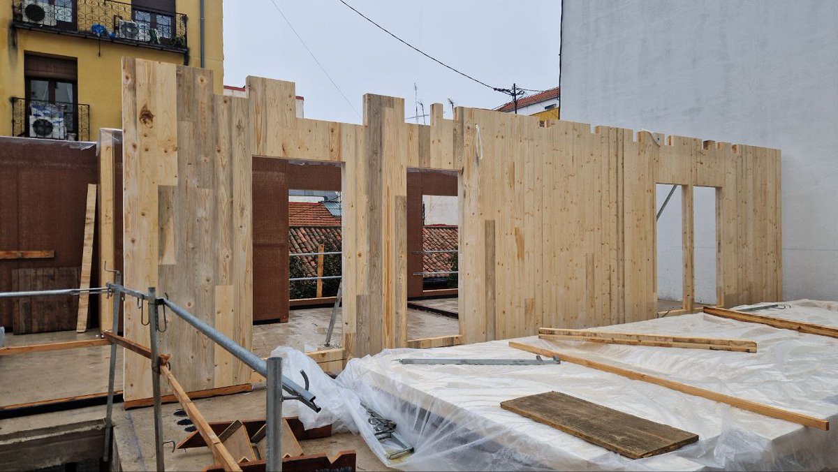 sAtt_arq's tweet photo. Ni la lluvia nos para en #Topete, el primer #coliving de #madera de España.👷
Más info: https://t.co/s2IEj5D53O https://t.co/Pyclg85c7x