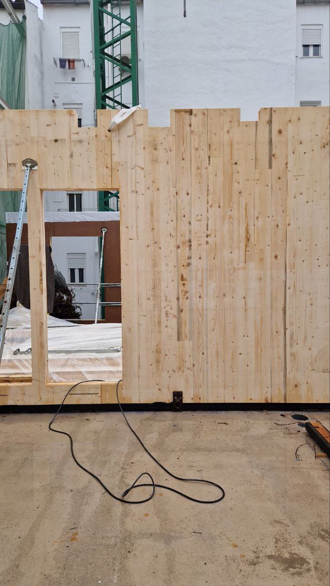 sAtt_arq's tweet photo. Ni la lluvia nos para en #Topete, el primer #coliving de #madera de España.👷
Más info: https://t.co/s2IEj5D53O https://t.co/Pyclg85c7x