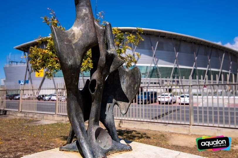 🚶‍♂️🚶‍♀️De camino, puedes disfrutar del Museo Escultórico de Arte Moderno del Parque Zafra.
👉Una "galería de arte" a pie de calle con esculturas de autores onubenses que te acompañarán hasta llegar al centro de ocio.
#conmasganasquenunca
#ilovehuelva