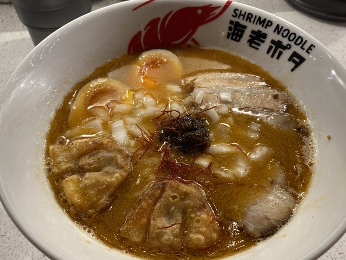 今日ラーメン2杯も食べてしまった... このままじゃマジで太る🐷  そして今日風俗2店舗行ったわ https://t.co/c6SYPChOXU