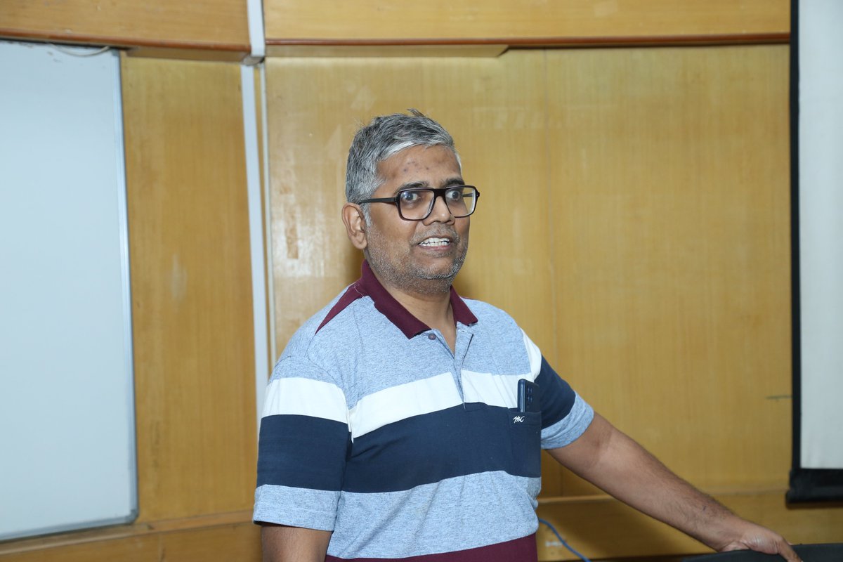indoml_sym's tweet photo. A big thanks to all the session chairs

Day 3: Session I (Applications)- Prof. Avijit Maji
Day 3: Session II (Natural Language Processing)- Prof. Pawan Goyal
Day 3: Session III (Machine Learning)- Prof. Anirban Dasgupta

#aiml
#MachineLearning 
#indoml
#iitbombay https://t.co/oMpRHPXiE7