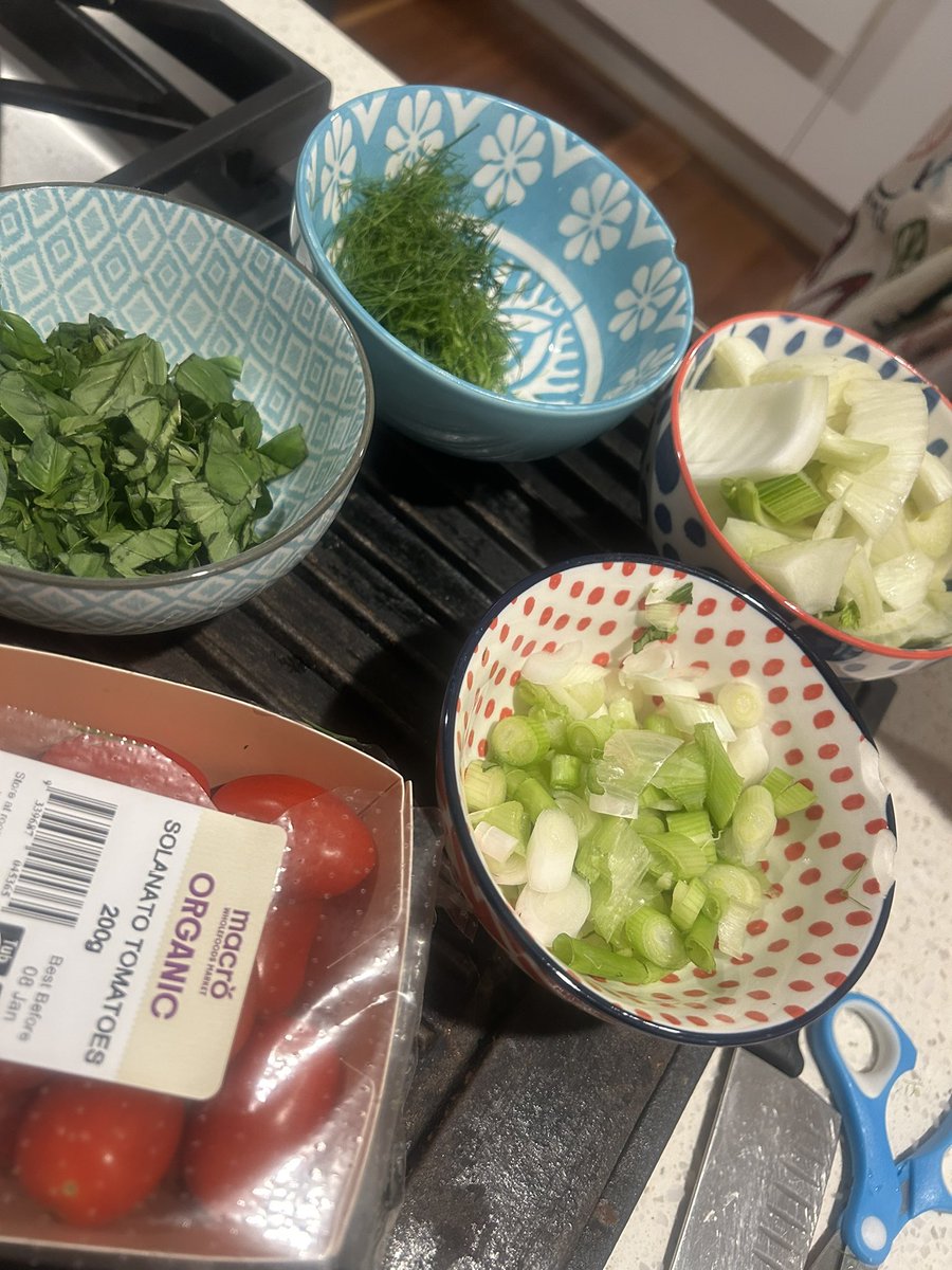 murrigellas's tweet photo. A bit of #PaulKelly to accompany the cooks while in the throes of making home-made fresh green sauce pasta with spec, & ricotta ravioli with herbs (flash description), and of course enjoying a vino while prepping…holidays beachside, #Mulloway #NSW #MsLawson @DeanneSchooth https://t.co/hKyPbmFfIk