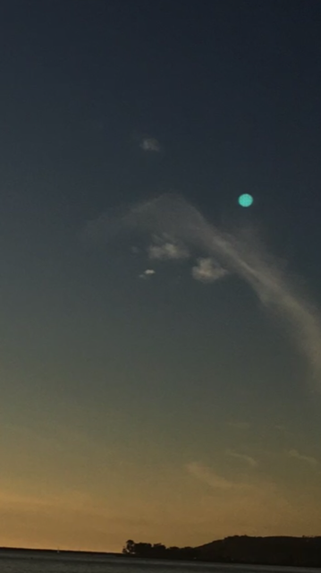9Nicoletti's tweet photo. @KTLA Paragliders along the Coast were Pointing to it.People were Running along the  Beach ,it then just  Shot Straight  up and was GONE...! https://t.co/u9cveDCifr