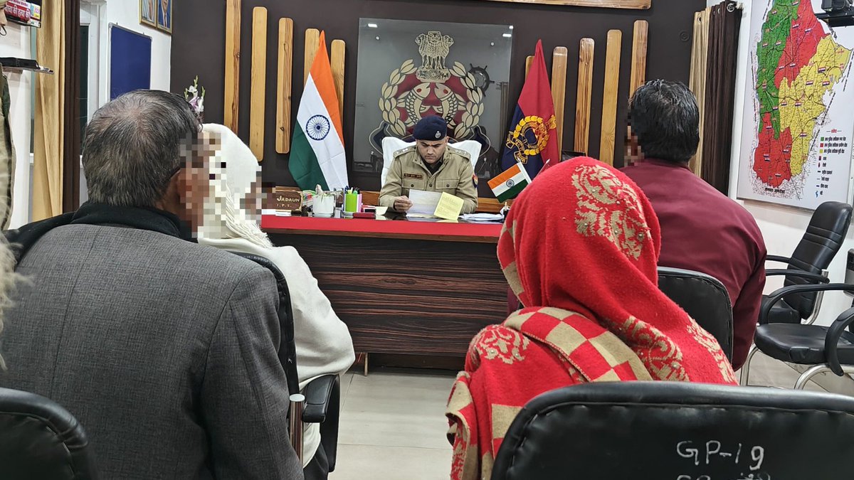 bijnorpolice's tweet photo. #BijnorPolice
पुलिस अधीक्षक, जनपद बिजनौर द्वारा पुलिस कार्यालय पर जनसुनवाई के दौरान कुल 27 शिकायतों को सुना गया । पुलिस अधीक्षक द्वारा समस्त प्रार्थना पत्र (शिकायतों) पर प्रभावी कार्यवाही हेतु सम्बन्धित को निर्देशित किया गया। 
#UPPolice https://t.co/FzzxCseGU2