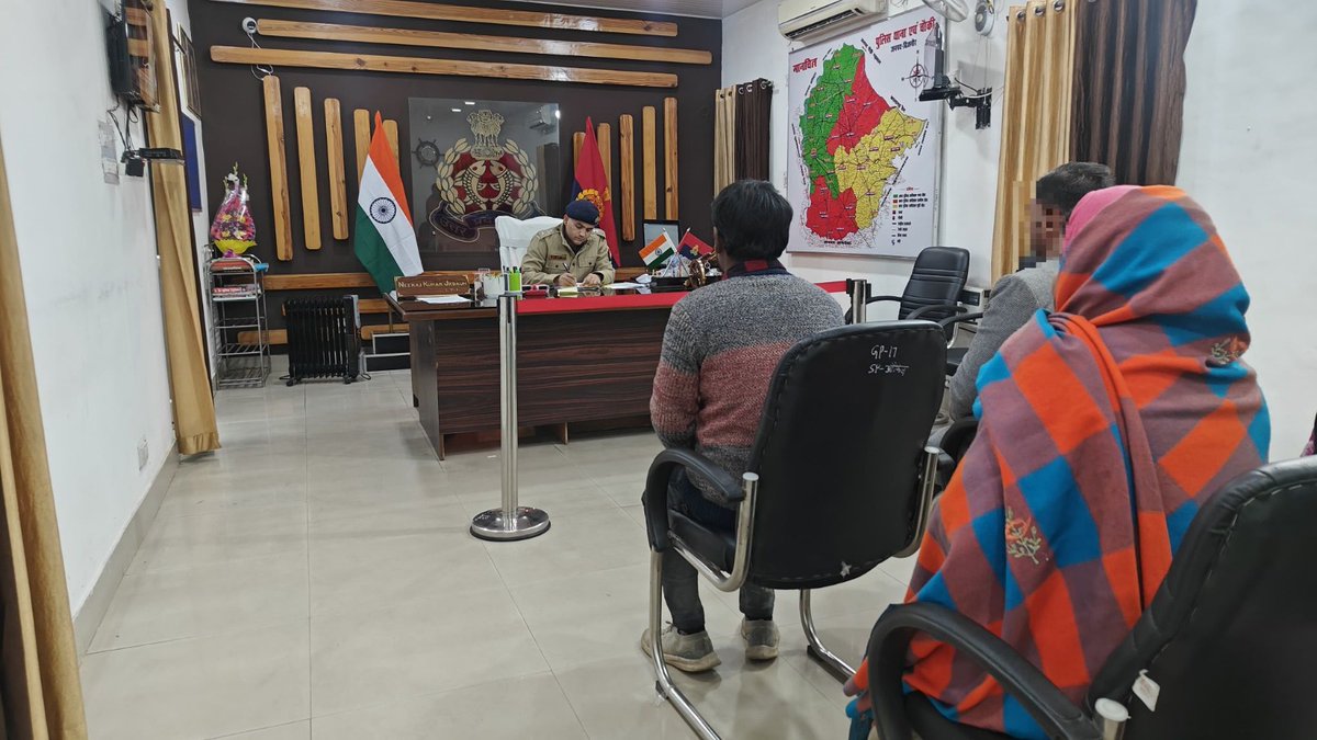 bijnorpolice's tweet photo. #BijnorPolice
पुलिस अधीक्षक, जनपद बिजनौर द्वारा पुलिस कार्यालय पर जनसुनवाई के दौरान कुल 27 शिकायतों को सुना गया । पुलिस अधीक्षक द्वारा समस्त प्रार्थना पत्र (शिकायतों) पर प्रभावी कार्यवाही हेतु सम्बन्धित को निर्देशित किया गया। 
#UPPolice https://t.co/FzzxCseGU2