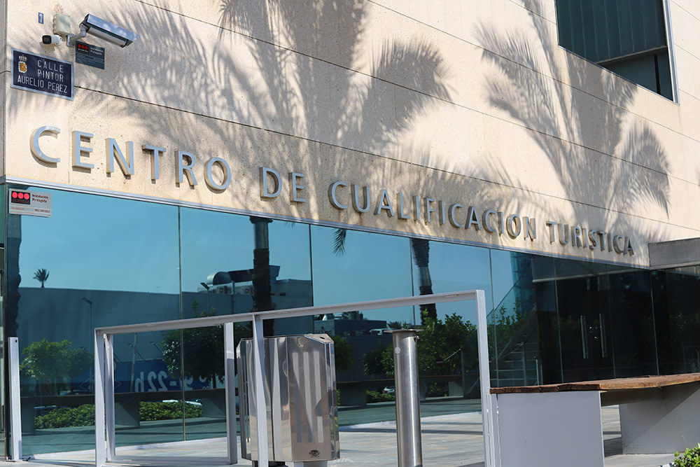 cctmurcia's tweet photo. 👏🤩 Arrancamos el año con más de 20 cursos online sobre temáticas como patrimonio, Año Jubilar, inteligencia artificial y cocina. 

Más info 👉 https://t.co/WwxJmUcogr

#CCTMurcia #formación https://t.co/ITHrH7P5gZ
