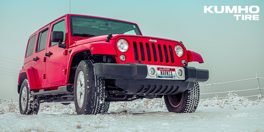 ¿Neumáticos de invierno o cadenas? Despídete del miedo y descubre las ventajas de optar por neumáticos de invierno. Más cómodos, eficaces y seguros, ¿ya consideraste hacer el cambio? 🌨️🚗 #InviernoSeguro #NeumáticosInvierno