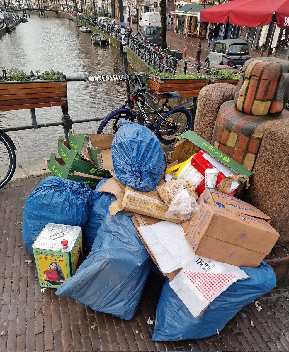 MarcelDellebeke's tweet image. het #Wallen-gebied! 😍
om eindelijk een realistisch beeld op jullie account te krijgen............

FYI zo hebben de Wallen er 24-7 tussen 22 december en 1 januari bijgelegen‼️
#dumpzone #vuilnisbelt 
#wegkijken #afwezig #ongediertecultivering #beschamend