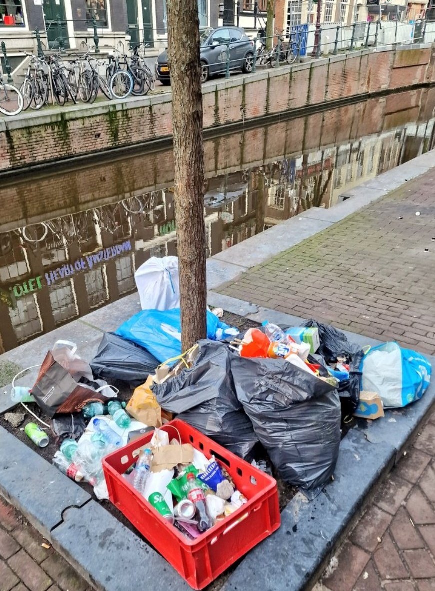 MarcelDellebeke's tweet image. het #Wallen-gebied! 😍
om eindelijk een realistisch beeld op jullie account te krijgen............

FYI zo hebben de Wallen er 24-7 tussen 22 december en 1 januari bijgelegen‼️
#dumpzone #vuilnisbelt 
#wegkijken #afwezig #ongediertecultivering #beschamend