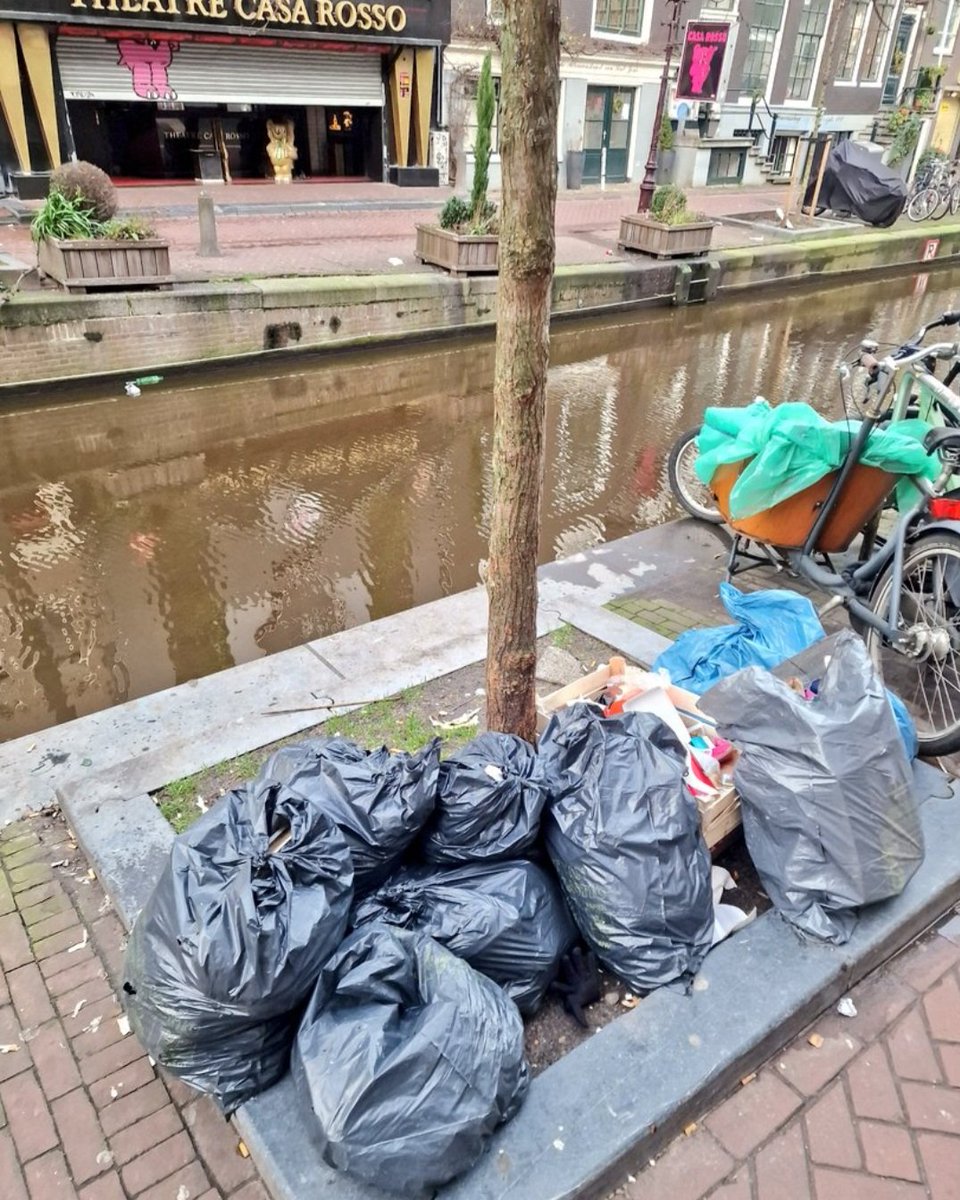 MarcelDellebeke's tweet image. het #Wallen-gebied! 😍
om eindelijk een realistisch beeld op jullie account te krijgen............

FYI zo hebben de Wallen er 24-7 tussen 22 december en 1 januari bijgelegen‼️
#dumpzone #vuilnisbelt 
#wegkijken #afwezig #ongediertecultivering #beschamend