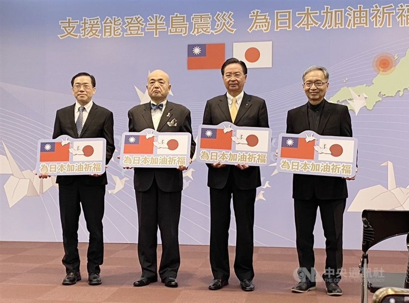 livedoornews's tweet photo. 10000RT：【被災地支援】台湾が6000万円寄付 能登半島地震
https://t.co/r73iJrjY0W

呉釗燮外交部長は日本語で「ニッポン頑張って」とエール。また、地震発生後、日本の被災者を支援したいとの声が台湾内から絶えず上がっていることを受け、災害支援の募金口座を開設することも発表した。 https://t.co/VSm0qumPKn