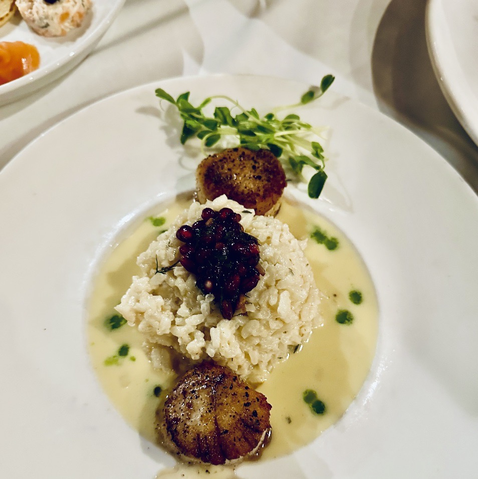 RINewsToday's tweet image. We Cook: 
Mill's Tavern's Seared Scallops with Pomegranate Relish and Risotto 

#scallops #recipe @MillsTavern1  #WeCook #cooking 
HERE:  rinewstoday.com/we-cook-mills-…