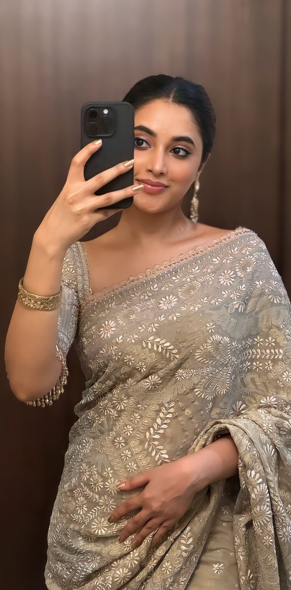 realmusic_2007's tweet photo. All about yesterday ๐ค๐ท
@priyankaamohan
#PriyankaArulMohan #PriyankaMohan #Pinks_PM https://t.co/RUcESfXMmT