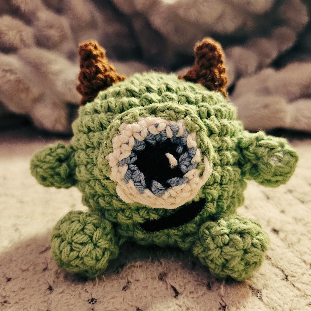 Petit Bob Razowski aka noenoeil.com 'ferme la porte et jette la clé 🔑'

#crochet #crochetaddict #monstreetcompagnie #monstersinc #bobrazowski #crochetlover #handmade