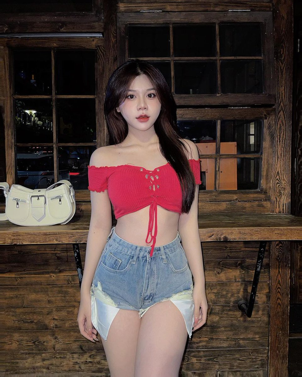 thi_ly54's tweet photo. Đi lối nào vào tim anh 🥴
#typ #type https://t.co/J6d2uOPJzw