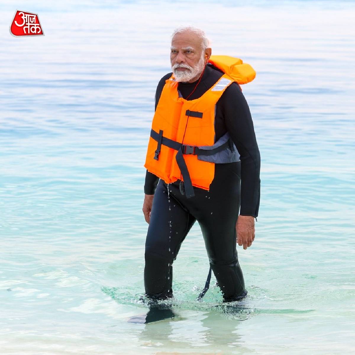 aajtak's tweet image. पीएम मोदी ने समुद्र में लगाई डुबकी, बीच किनारे की देखें दिलचस्प तस्वीरें.

#PMModiInLakshadweep #PMModi #Lakshadweep #Snorkelling