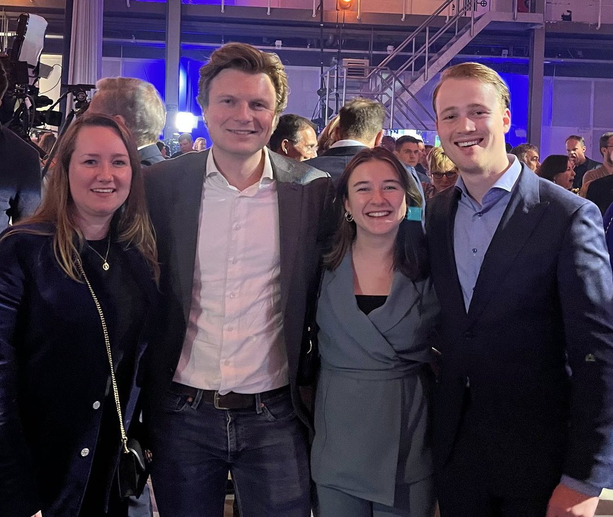 rubenbrekelmans's tweet photo. #STAGE: Nieuw jaar, nieuwe kansen!

Per 1 maart is het weer mogelijk om #stage te lopen in ons team.

Dus heb jij interesse in politiek, hart voor de liberale zaak, kennis en ervaring op Buitenlandse Zaken en Asiel?

Solliciteer dan snel! Meer info via 👉 https://t.co/wSuw6Ld3JU https://t.co/fN68AziSZM