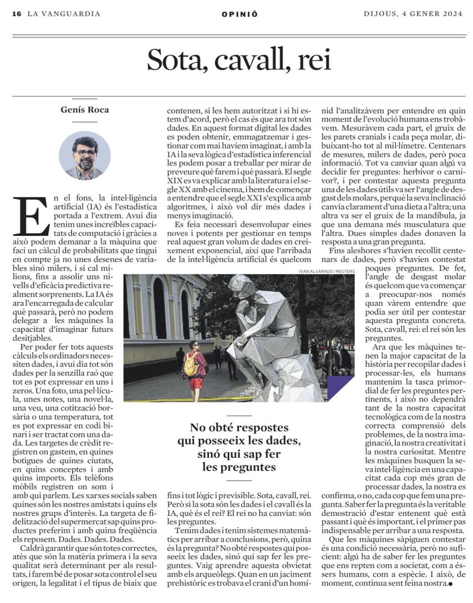 Sota, cavall, rei.
Si la sota són les dades i el cavall és la intel·ligència artificial, què és el rei? El rei no ha canviat: són les preguntes.

Ara que les màquines saben contestar continua sent feina nostra fer les preguntes que ens repten com a societat.

La meva peça