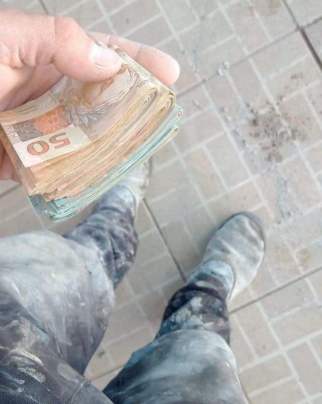 Acordar cedo pode até ser ruim, mas pior ainda é ficar dormindo iludido achando que a vitória vai cair do céu!