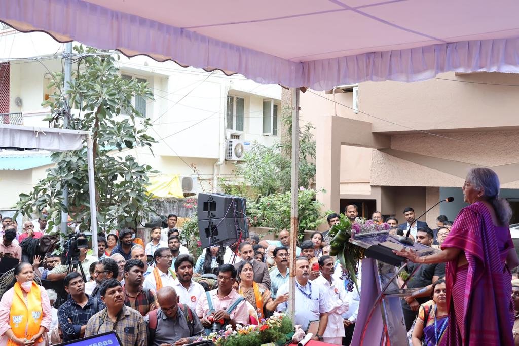 nsitharamanoffc's tweet image. Smt @nsitharaman addresses the audience at the #ViksitBharatSankalpYatra programme at West Mambalam in Chennai, Tamil Nadu.

#HamaraSankalpViksitBharat #ViksitBharatKaSankalp