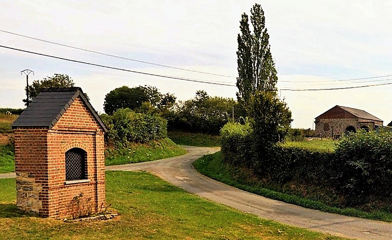 MonumentumFr's tweet photo. Ferme de Rempsies à #Ramousies (#Nord) Façades et couvertures des bâtiments d'entrée avec échauguette ; la tour et les écuries : inscription par arrêté du 23 février 1951.
Suite 👉 https://t.co/tkNsUl4VyI
#Patrimoine #MonumentHistorique https://t.co/NkLbBw7QTj