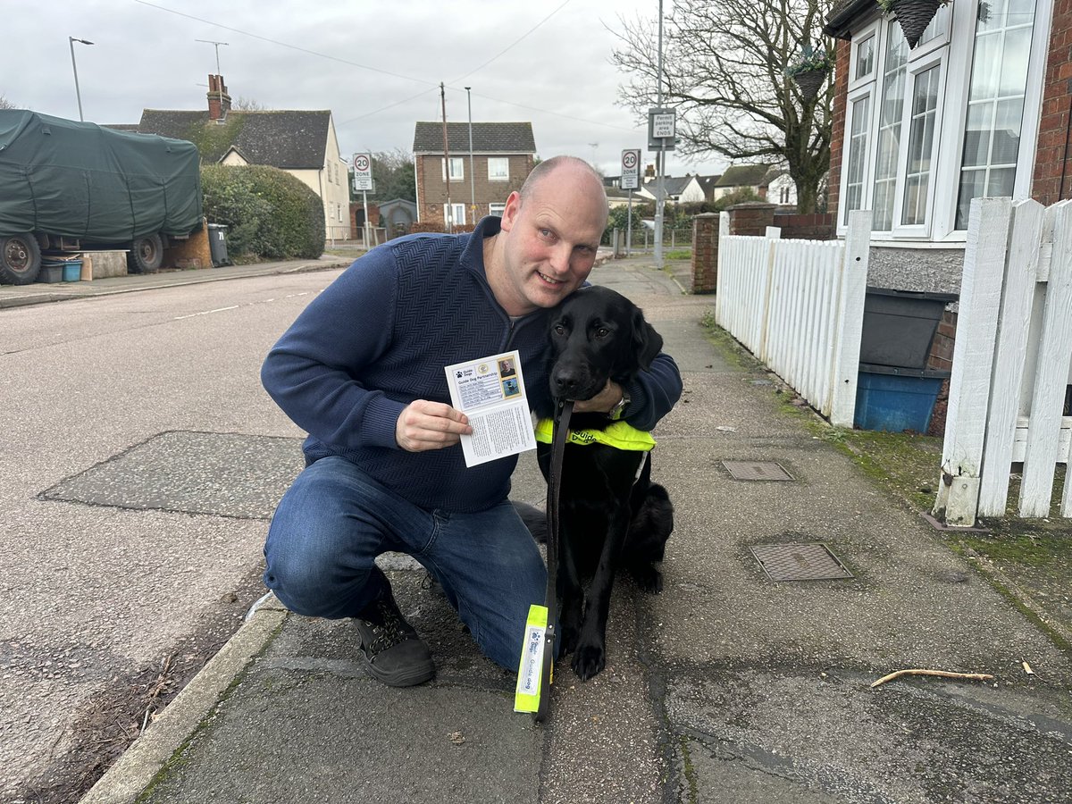 Tune in to @BBCBreakfast tomorrow from 8.30am to catch up with BBC Journalist and guide dog owner @seandilleyNEWS who has recently qualified with his new guide dog, also called Shawn🦮#BBCBreakfast [Photo credit @seandilleyNEWS] (1/2)