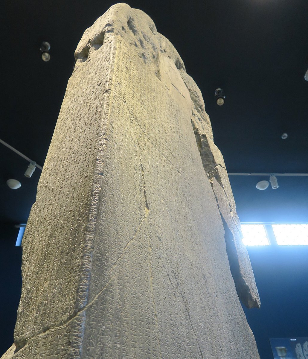 “Çoklar diye korkmadık, azız diye çekinmedik. Düşmanlarımız etrafımızda ocak gibiydi, biz de ateş idik..."

- Bilge Tonyukuk

Ergin, Orhun Abideleri, s.51