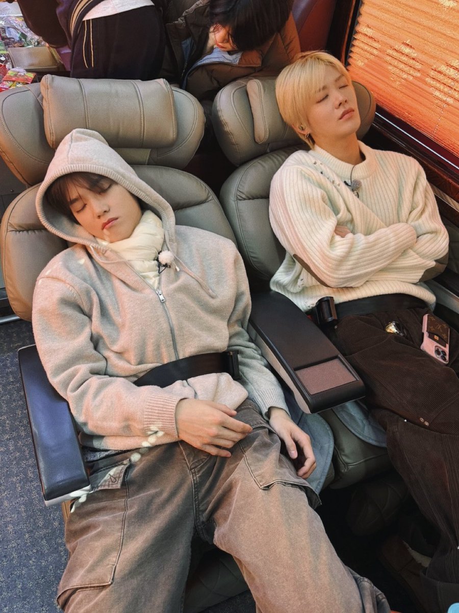 Karaoke on the bus took an unexpected turn... as Yuta and I traded our karaoke session for sweet dreams, turning the bus into our own lullaby haven. Wake us up when we already arrive at the North Pole 💤🍙🍒💤