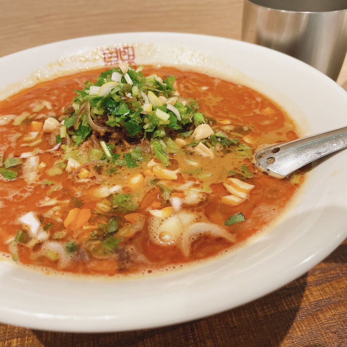 sumi_atable's tweet photo. 【今日の晩御飯】

\\正月疲れの胃にピッタリのラーメン？！//

『中華そば　色即是空』

ガラスープと、羅臼昆布と煮干の和だしを組み合わせたスープがさらりとしていて、とても食べやすいっ🍜✨

コクが欲しい人には鶏白湯や担々麺もオススメ🙌 https://t.co/lPI76IlXYf