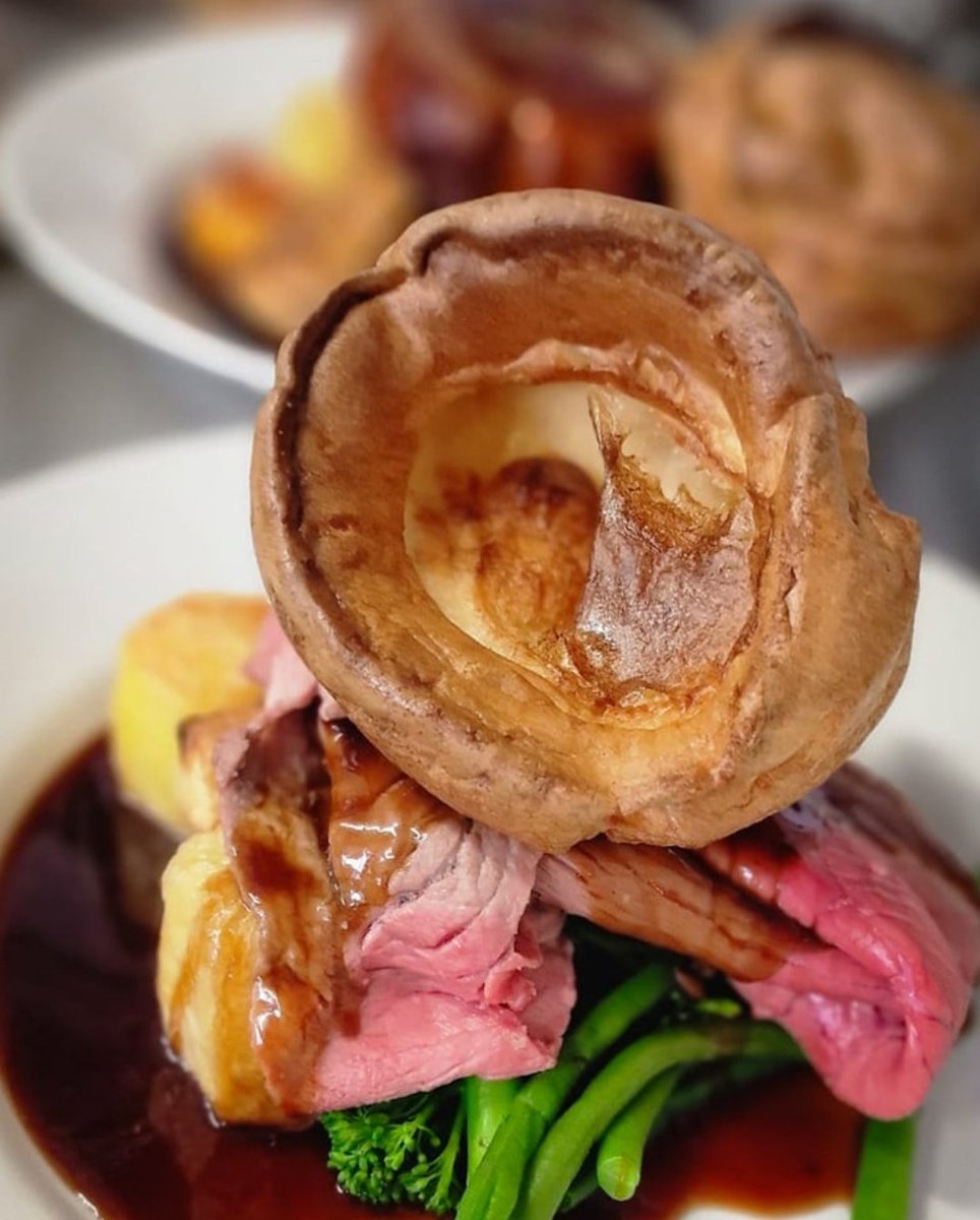 Sunday roast 😋 

Fancy a roast this Sunday? We advise booking in advance as we are usually booked up for a Sunday lunch over a week in advance. So book ahead to avoid disappointment 

We serve food 12pm - 3pm on Sunday lunchtime (latest booking is 2:30pm)