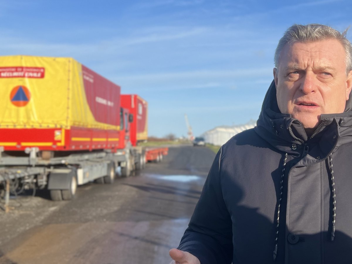 [ ☔Inondation💧 , 🤝🏻 Coopération interservices - 📍 Flandres]

Ce matin, accompagné du lieutenant-colonel Hugues LIAGRE, chef du groupement territorial n°1, M. le sous-préfet François-Xavier BIEUVILLE représentant de L’État dans l’arrondissement de Dunkerque,